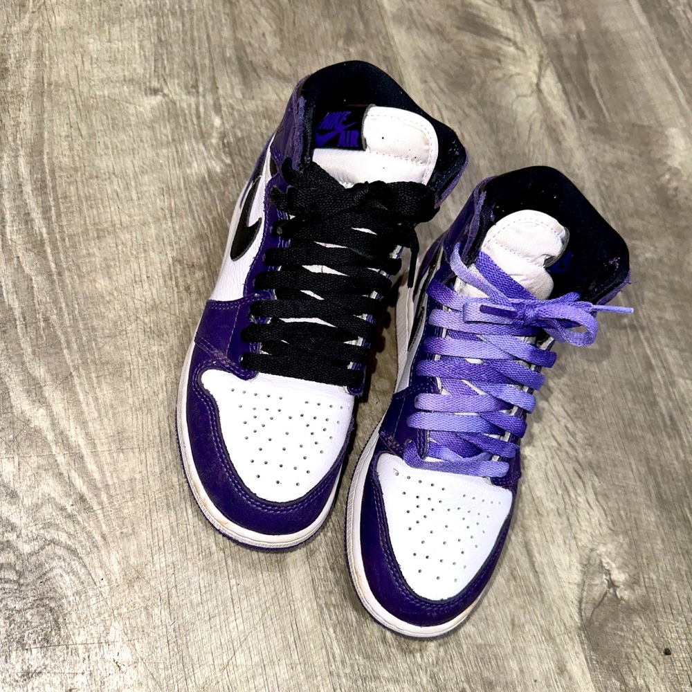 Jordan 1 Retro High
Court Purple White
